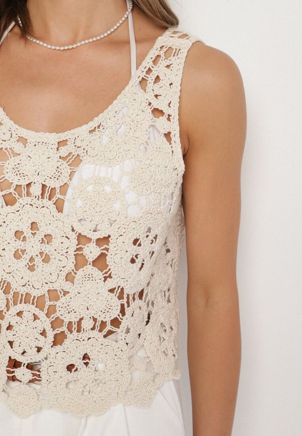 Born2be - Beżowa Ażurowa Bluzka z Bawełny Ozdobiona Koralikami Halimea. Okazja: na co dzień. Kolor: beżowy. Materiał: bawełna. Wzór: aplikacja, ażurowy. Styl: elegancki, klasyczny, casual