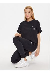 Adidas - adidas T-Shirt IJ8743 Czarny Loose Fit. Kolor: czarny. Materiał: bawełna #5