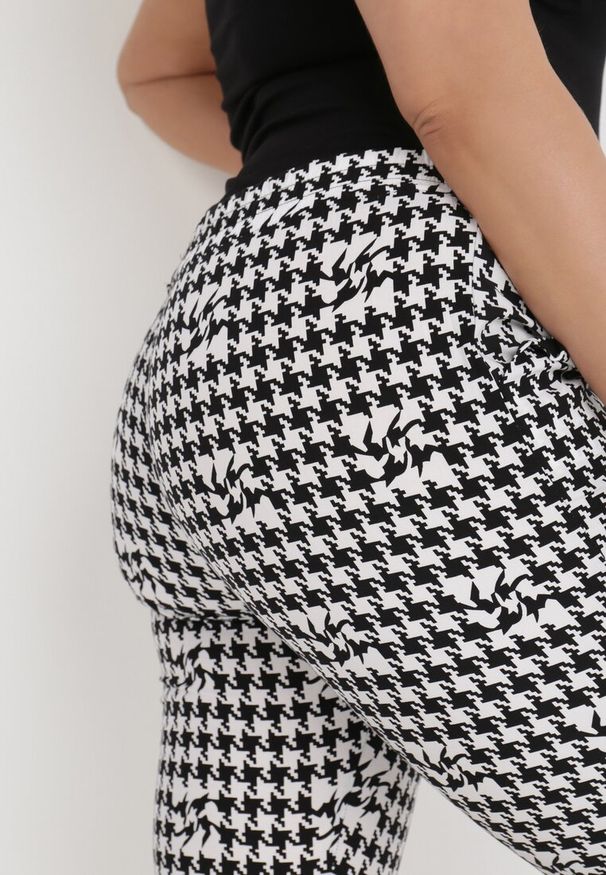 Born2be - Biało-Czarne Szorty Euphione. Kolekcja: plus size. Kolor: biały. Materiał: bawełna. Wzór: aplikacja, nadruk
