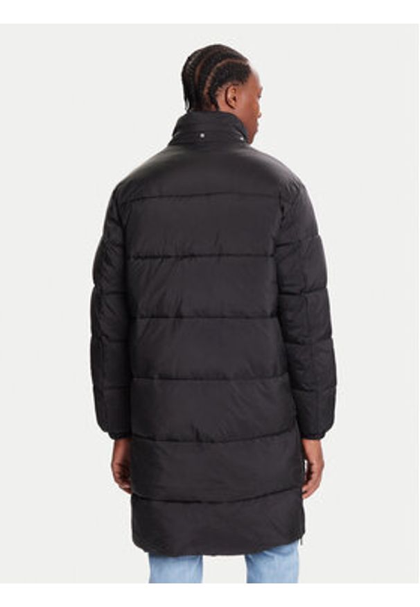 Tommy Jeans Kurtka zimowa DM0DM22256 Czarny Regular Fit. Kolor: czarny. Materiał: syntetyk. Sezon: zima