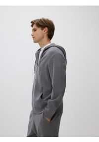 Reserved - Sweter z kapturem - szary. Typ kołnierza: kaptur. Kolor: szary. Materiał: wiskoza, dzianina #1