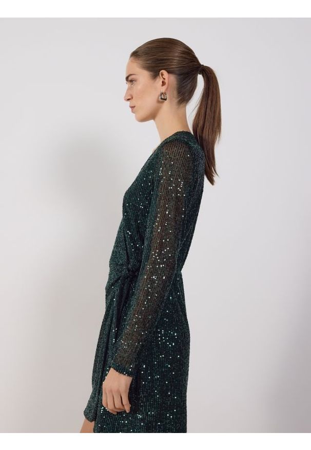 Reserved - Cekinowa sukienka mini - zielony. Kolor: zielony. Materiał: tkanina. Typ sukienki: proste. Długość: mini