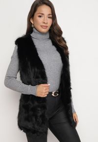 Born2be - Czarna Kamizelka z Futerka Ozdobiona Wstawkami z Ekoskóry Robenissa. Kolor: czarny. Materiał: futro. Wzór: aplikacja #3
