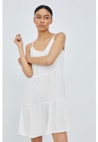 JDY sukienka kolor biały mini rozkloszowana. Kolor: biały. Materiał: tkanina. Długość rękawa: na ramiączkach. Typ sukienki: rozkloszowane. Długość: mini