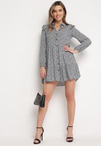 Born2be - Granatowa Rozkloszowana Sukienka Mini w Kwiaty z Falbankami na Ramionach Lorean. Okazja: na spacer, na imprezę. Typ kołnierza: kołnierz z falbankami. Kolor: niebieski. Materiał: materiał. Wzór: kwiaty. Sezon: lato. Styl: elegancki. Długość: mini #4