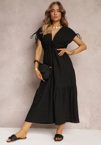 Renee - Czarna Sukienka Rozkloszowana z Trójkątnym Dekoltem Thamefa. Kolor: czarny #1