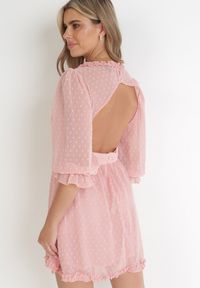 Born2be - Różowa Sukienka Taphionis. Typ kołnierza: kołnierz z falbankami. Kolor: różowy. Materiał: tkanina. Typ sukienki: kopertowe. Długość: mini #6