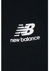 New Balance spodnie dresowe damskie kolor czarny z nadrukiem. Kolor: czarny. Materiał: dresówka. Wzór: nadruk