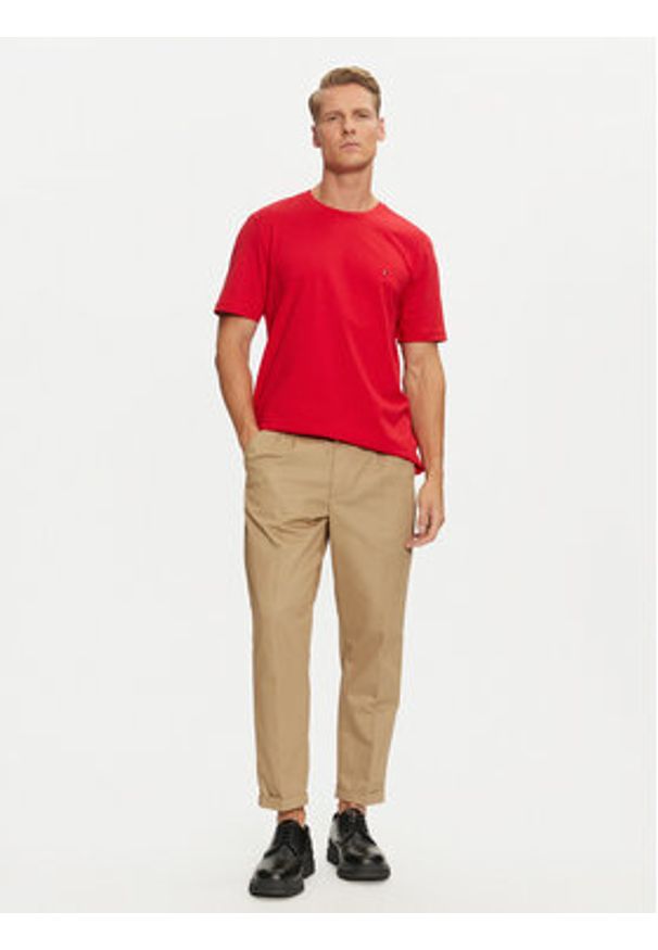 TOMMY HILFIGER - Tommy Hilfiger T-Shirt Essential MW0MW37267 Czerwony Regular Fit. Kolor: czerwony. Materiał: bawełna