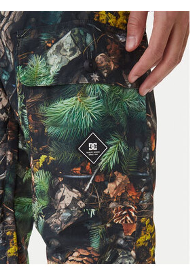 DC Shoes Spodnie snowboardowe Code ADYTP03049 Zielony Regular Fit. Kolor: zielony. Materiał: syntetyk. Sport: snowboard