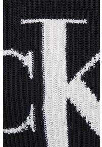Calvin Klein Jeans sweter bawełniany kolor czarny lekki z golfem. Typ kołnierza: golf. Kolor: czarny. Materiał: bawełna. Długość rękawa: długi rękaw. Długość: długie. Wzór: ze splotem #2