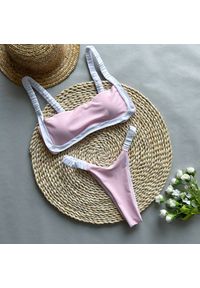 Intica - Strój kąpielowy z ozdobną lamówką na plażę Elidia. Kolor: różowy. Materiał: materiał. Długość: długie