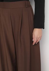 Born2be - Brązowe Spodnie o Fasonie Palazzo z Wsuwanymi Kieszeniami Adivena. Okazja: na co dzień. Stan: podwyższony. Kolor: brązowy. Materiał: jedwab. Długość: długie. Styl: elegancki, casual #2