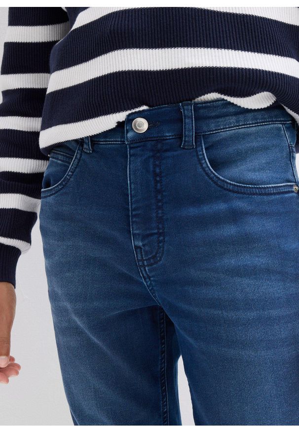 bonprix - Dżinsy dresowe slim fit, prosta nogawka. Kolor: niebieski