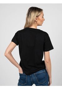 Pepe Jeans T-Shirt "Camila" | PL505292 | Camila | Kobieta | Czarny. Okazja: na co dzień. Kolor: czarny. Materiał: bawełna. Wzór: nadruk. Styl: casual #5