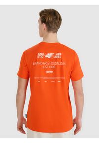 4f - T-shirt regular z nadrukiem męski - pomarańczowy. Okazja: na co dzień. Kolor: pomarańczowy. Materiał: bawełna, jersey, dzianina. Długość rękawa: krótki rękaw. Długość: krótkie. Wzór: nadruk. Styl: sportowy, casual, klasyczny #2