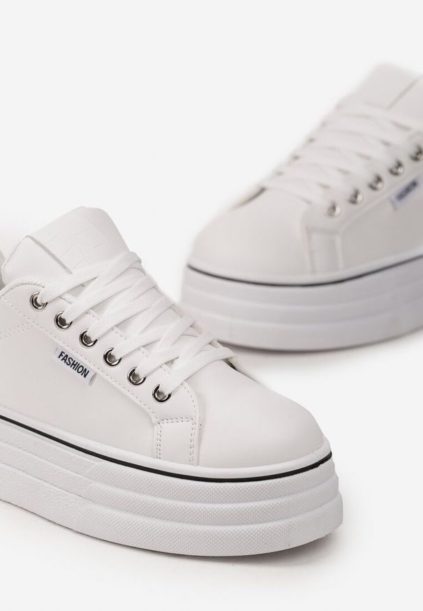 Renee - Białe Sneakersy przed Kostkę na Grubej Podeszwie Kernia. Okazja: na co dzień. Wysokość cholewki: przed kostkę. Kolor: biały