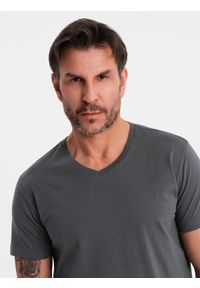 Ombre Clothing - Męska klasyczna bawełniana koszulka z dekoltem w serek BASIC – grafitowa V3 OM-TSBS-0237 - XXL. Typ kołnierza: dekolt w serek. Kolor: szary. Materiał: bawełna. Styl: klasyczny #3