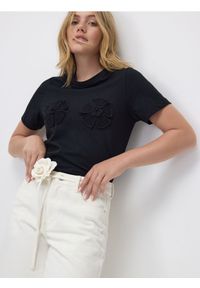 Reserved - T-shirt z szydełkowanymi aplikcjami - czarny. Kolor: czarny. Materiał: bawełna, dzianina