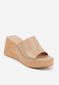 Renee - Beżowe Klapki na Korkowej Platformie i Koturnie z Nitami Aezira. Okazja: na co dzień. Kolor: beżowy. Materiał: jeans. Obcas: na koturnie. Styl: casual, elegancki #6