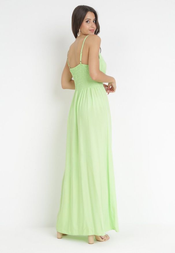 Born2be - Jasnozielona Sukienka Cadole. Kolor: zielony. Materiał: bawełna. Długość rękawa: na ramiączkach. Typ sukienki: kopertowe. Styl: wakacyjny. Długość: maxi