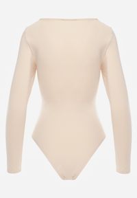 Renee - Beżowe Body z Kwadratowym Dekoltem Macotte. Typ kołnierza: dekolt kwadratowy. Kolor: beżowy. Materiał: jeans, materiał, wiskoza, skóra. Długość rękawa: długi rękaw. Długość: długie. Styl: elegancki #7
