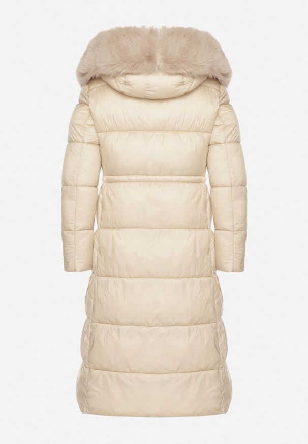 Born2be - Beżowa Długa Kurtka Puchowa z Pikowanymi Przeszyciami i Kapturem z Futrem Zevea. Okazja: na spacer, na co dzień. Kolor: beżowy. Materiał: futro, puch. Długość: długie. Styl: casual, elegancki