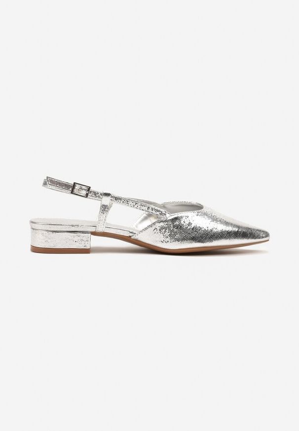 Renee - Srebrne Sandały Vices Typu Slingback Nilessea. Okazja: na spotkanie biznesowe. Nosek buta: szpiczasty. Zapięcie: sprzączka. Kolor: srebrny. Sezon: lato. Obcas: na obcasie. Styl: elegancki, biznesowy, klasyczny. Wysokość obcasa: niski