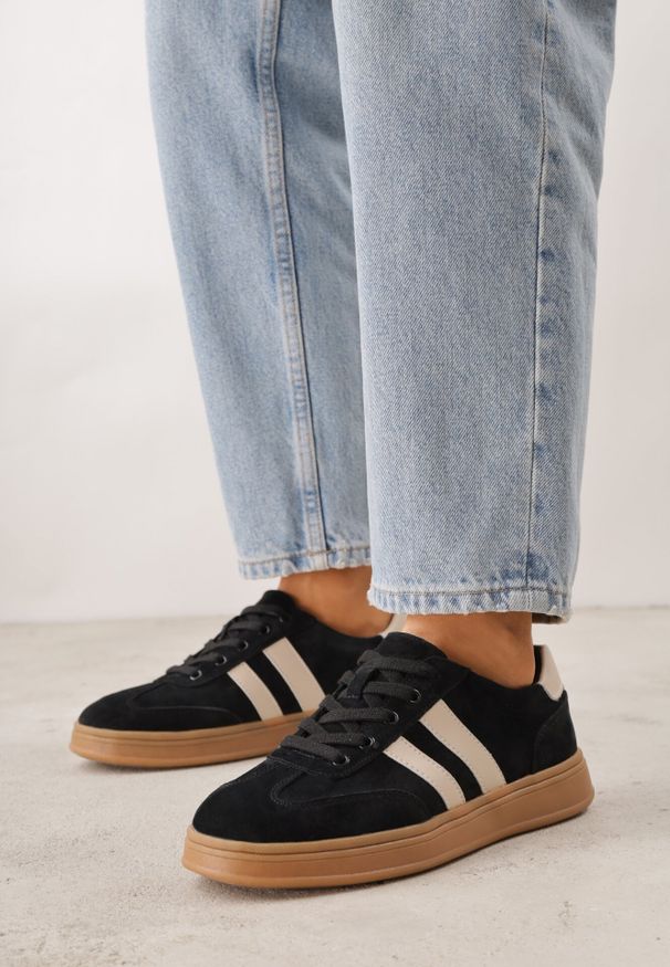 Born2be - Czarne Skórzane Sneakersy i Ozdobnymi Paskami Zelisei. Okazja: na co dzień. Zapięcie: pasek. Kolor: czarny. Materiał: skóra