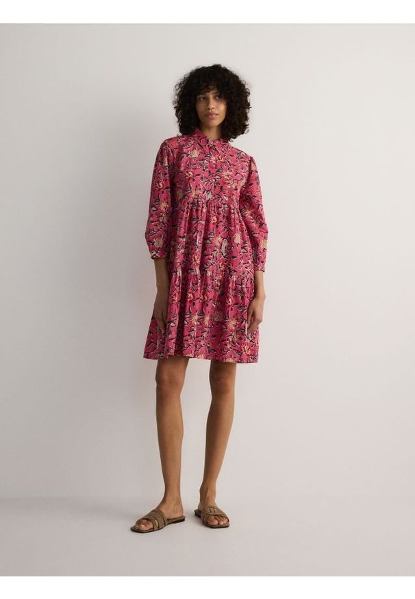Reserved - Wzorzysta sukienka z bawełny - wielobarwny. Materiał: bawełna. Wzór: gładki. Typ sukienki: koszulowe