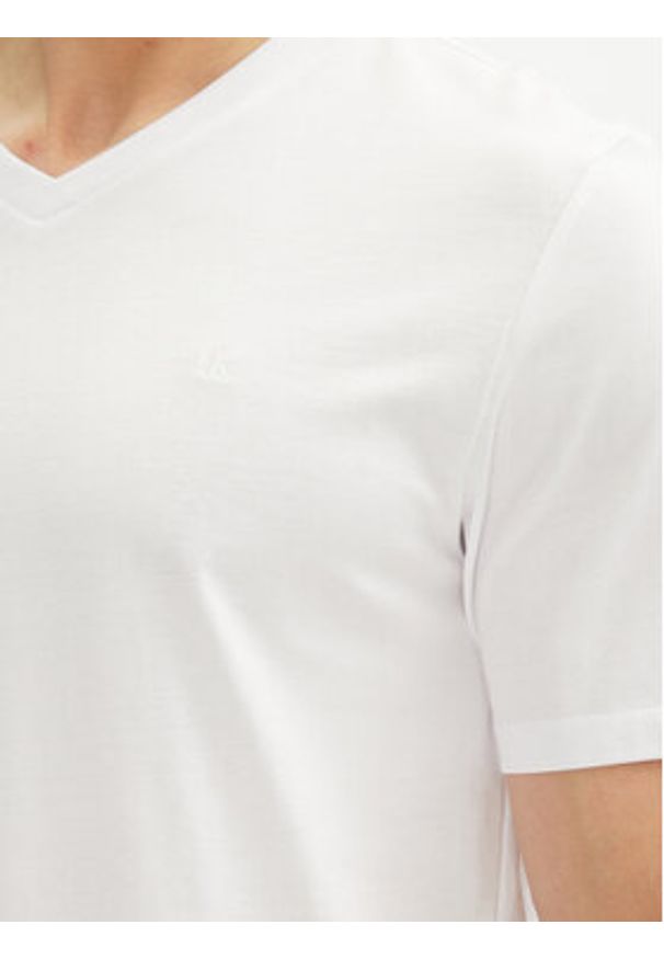 Calvin Klein Jeans T-Shirt LV040HM298 Biały Regular Fit. Kolor: biały. Materiał: bawełna
