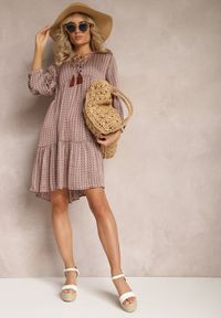 Renee - Czerwono-Beżowa Trapezowa Sukienka z Chwostami i Rozkloszowanym Dołem Bleva. Kolor: czerwony. Materiał: tkanina. Typ sukienki: trapezowe. Długość: mini