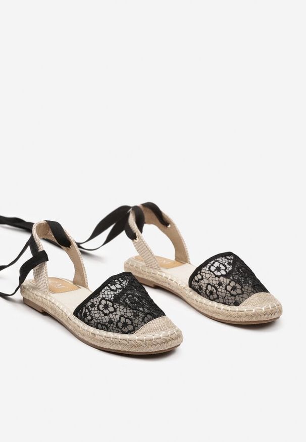 Born2be - Czarne Sandały Espadryle z Ozdobnym Noskiem i Wiązaniem Wokół Kostki Effilux. Okazja: na co dzień. Kolor: czarny. Materiał: len. Wzór: aplikacja, ażurowy. Sezon: lato. Obcas: na obcasie. Styl: elegancki, casual. Wysokość obcasa: niski