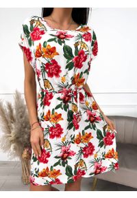 ModnaKiecka.pl - Kremowa Sukienka w Kwiaty 10118-19-C. Okazja: do pracy, na co dzień. Kolor: wielokolorowy. Materiał: wiskoza. Długość rękawa: krótki rękaw. Wzór: kwiaty. Sezon: lato, wiosna. Typ sukienki: proste. Styl: wakacyjny, casual, klasyczny #1