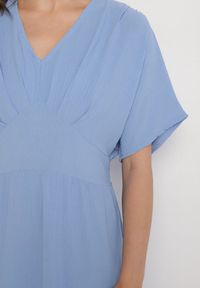 Born2be - Niebieska Sukienka z Bawełną i Górą w Stylu Nietoperza Filenia. Okazja: na co dzień. Kolor: niebieski. Materiał: bawełna. Styl: casual