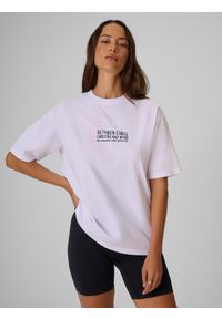 4f - 4F T-shirt loose z nadrukiem damski - biały L. Okazja: na co dzień, na spacer, do pracy. Kolor: biały. Materiał: bawełna, dzianina. Wzór: nadruk. Styl: elegancki, casual, klasyczny, sportowy #1