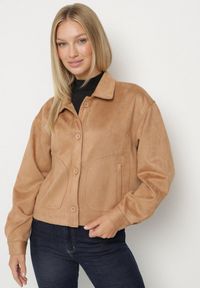Born2be - Beżowa Koszulowa Kurtka z Imitacji Zamszu z Ozdobnymi Przeszyciami Arenella. Kolor: beżowy. Materiał: zamsz #1