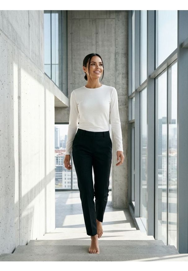 Sinsay - Koszulka poliamidowa z długim rękawem - kremowy. Kolor: kremowy. Materiał: poliamid. Długość rękawa: długi rękaw. Długość: długie