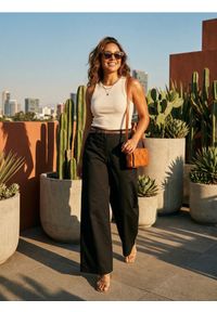 Sinsay - Spodnie wide leg z paskiem - czarny. Kolor: czarny