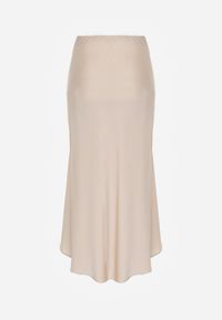 Born2be - Beżowa Satynowa Spódnica z Lekko Rozkloszowanym Dołem Zinnemira. Kolor: beżowy. Materiał: satyna. Styl: klasyczny, elegancki #6
