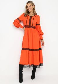 Born2be - Pomarańczowa Rozkloszowana Sukienka Maxi Ozdobiona Koronką z Mankietami Nimaga. Kolor: pomarańczowy. Materiał: koronka. Wzór: aplikacja, koronka. Długość: maxi