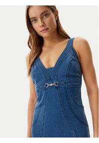 Guess Sukienka jeansowa W5GK75 D5LK0 Niebieski Regular Fit. Kolor: niebieski. Materiał: jeans, bawełna