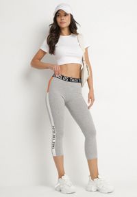 Born2be - Szare Bawełniane Legginsy o Długości 3/4 z Niskim Stanem i Lampasem Obessina. Okazja: na co dzień, na spacer. Stan: obniżony. Kolor: szary. Materiał: bawełna. Styl: casual
