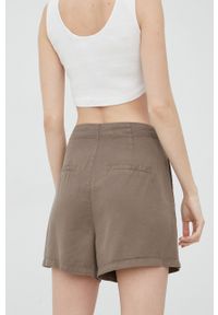Vero Moda szorty damskie kolor brązowy gładkie high waist. Stan: podwyższony. Kolor: brązowy. Materiał: materiał, tkanina, jedwab, lyocell. Wzór: gładki
