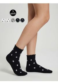 Sinsay - Zestaw skarpetek w grochy z falowanym ściągaczem 5 pack - wielobarwny. Wzór: grochy #1