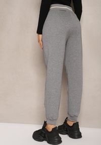 Renee - Szare Bawełniane Dresowe Spodnie Ocieplane High Waist Ozdobione Sznurkiem Niaris. Okazja: na spacer. Stan: podwyższony. Kolor: szary. Materiał: dresówka, bawełna. Wzór: aplikacja #5