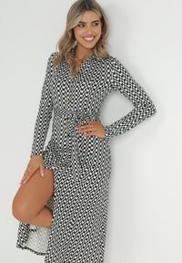 Born2be - Czarna Sukienka Rozkloszowana Długa Def. Kolor: czarny. Materiał: dzianina, materiał. Wzór: geometria. Typ sukienki: dopasowane, koszulowe. Styl: klasyczny. Długość: maxi #3