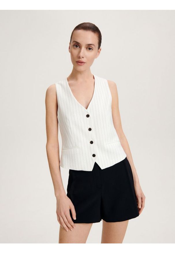 Reserved - Szorty z wysokim stanem - czarny. Stan: podwyższony. Kolor: czarny. Materiał: włókno, wiskoza, tkanina