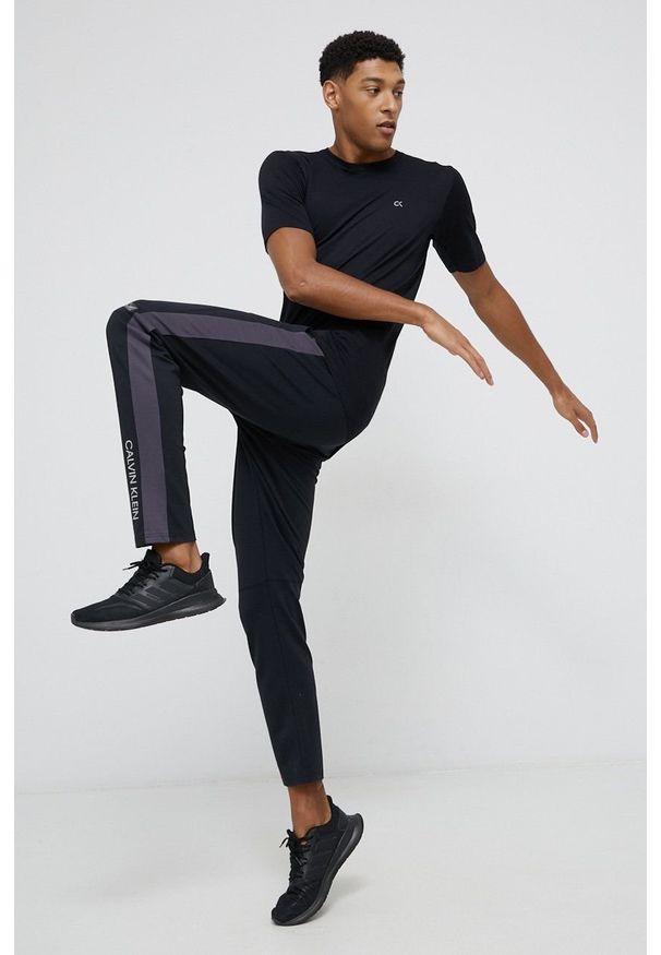 Calvin Klein Performance Spodnie męskie kolor czarny z nadrukiem. Kolor: czarny. Materiał: dzianina. Wzór: nadruk