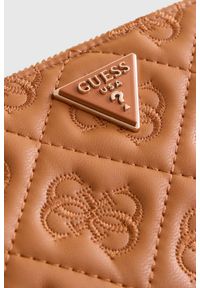 Guess - GUESS Brązowy portfel damski Adelasia. Kolor: brązowy. Materiał: skóra ekologiczna